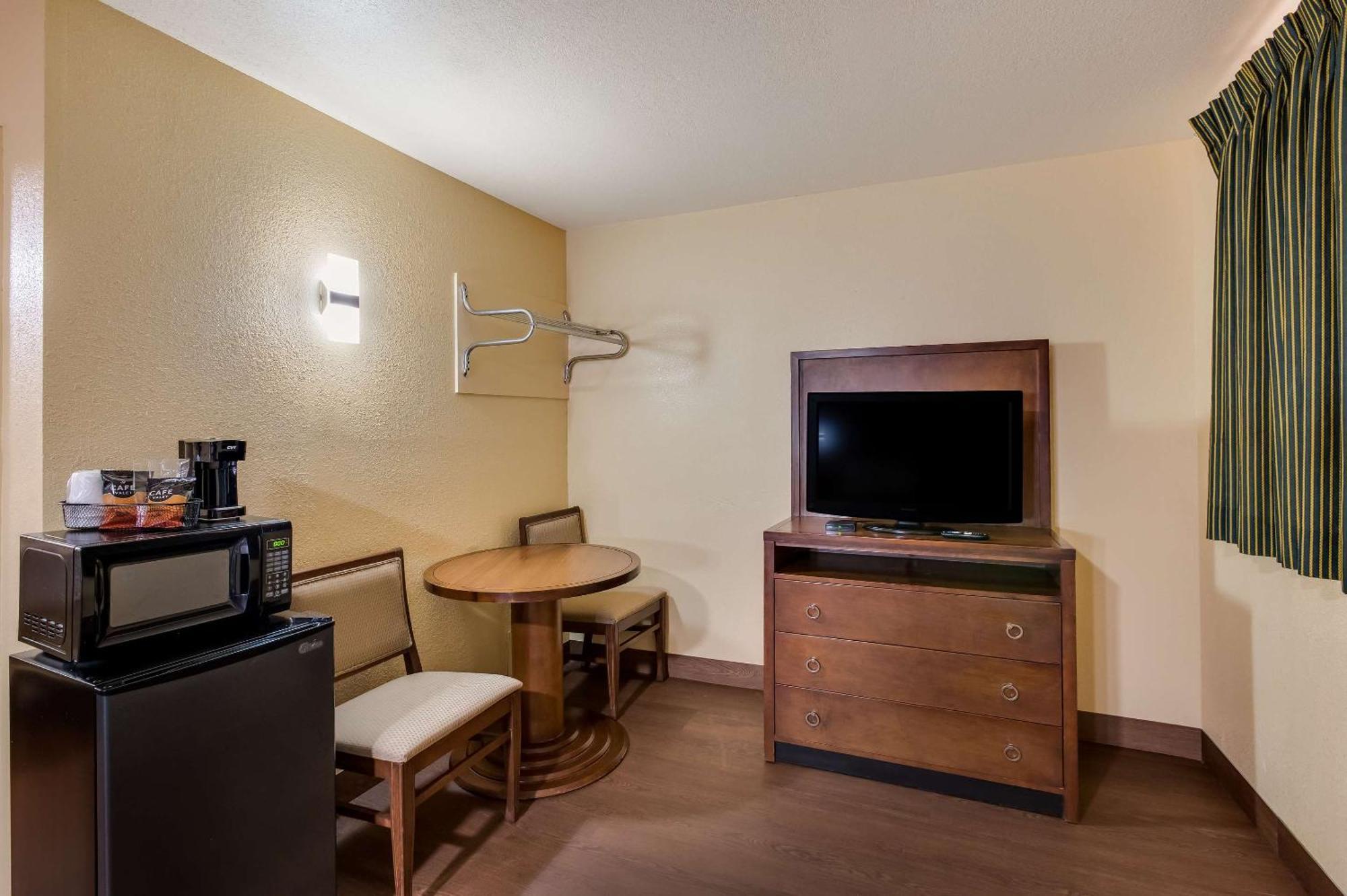 Rodeway Inn & Suites East Новый Орлеан Экстерьер фото