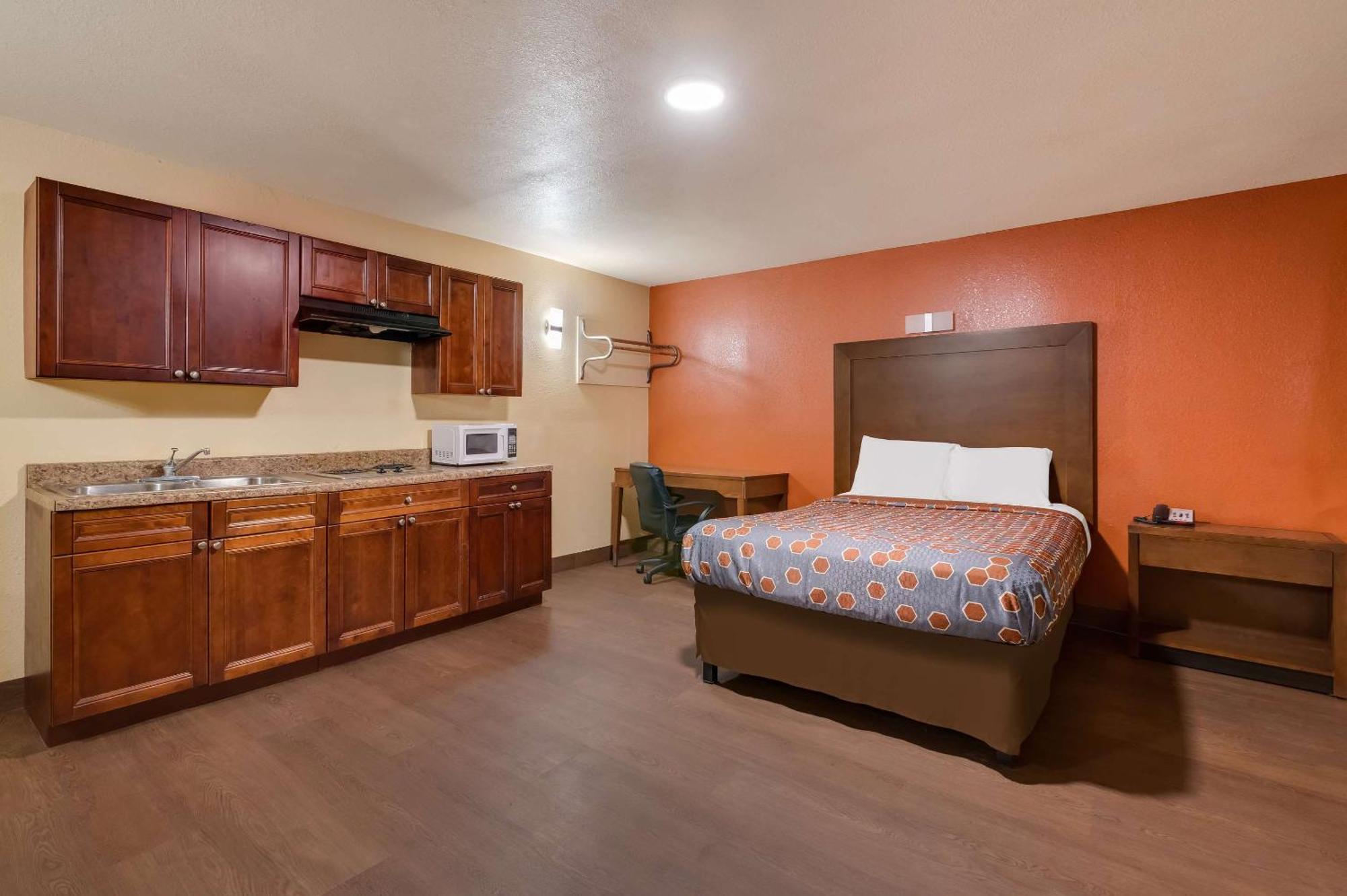 Rodeway Inn & Suites East Новый Орлеан Экстерьер фото